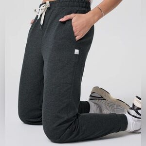 VUORI Performance Jogger - Small - Charcoal Heather
Women's DreamKnit™ Joggers